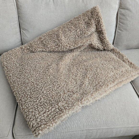 Pottery Barn Mushroom Fireside Cozy Sherpa Reversible Throw Blanket 50 x 60 - Picture 3 of 7